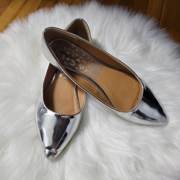 Qupid Shiny Metallic Silver Flats - Picture 4 of 9